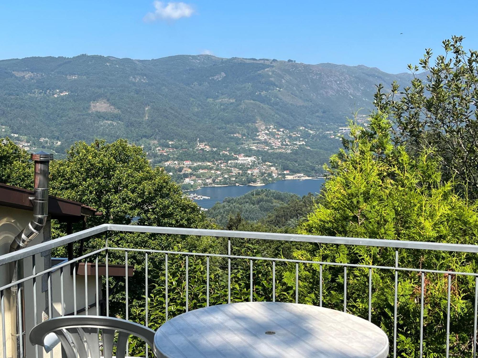 Апартаменты Casa De Casarelhos - Vistas Rio, Campo E Montanha - Lareira Герес Экстерьер фото