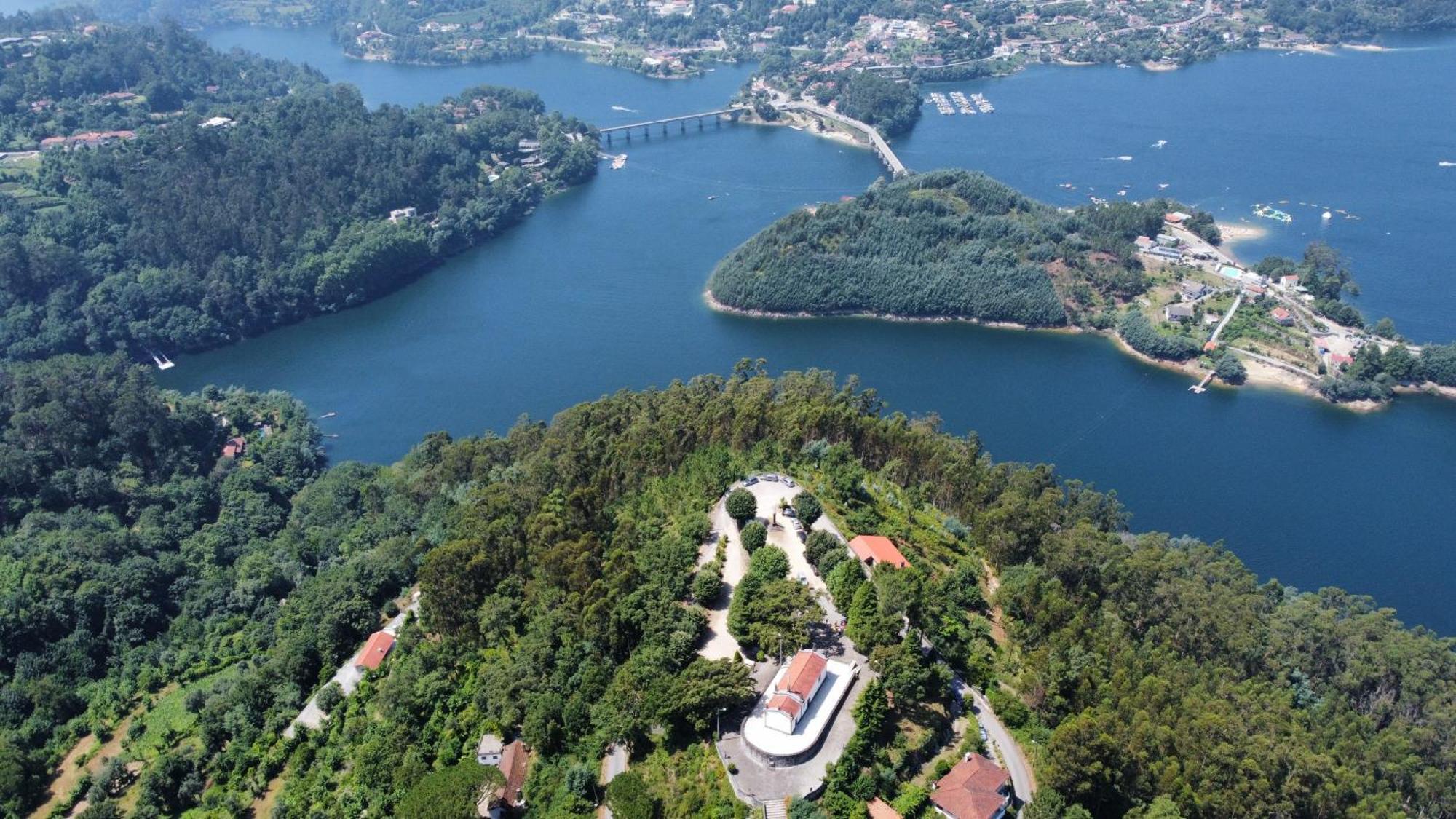 Апартаменты Casa De Casarelhos - Vistas Rio, Campo E Montanha - Lareira Герес Экстерьер фото